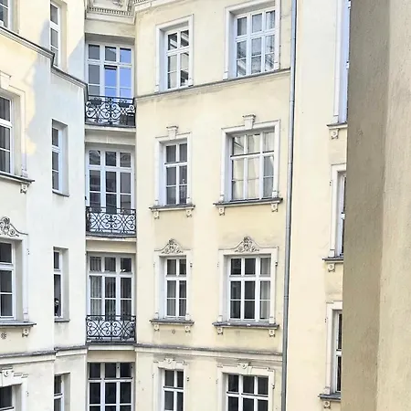 Kamienica Srodmiescie 18a *